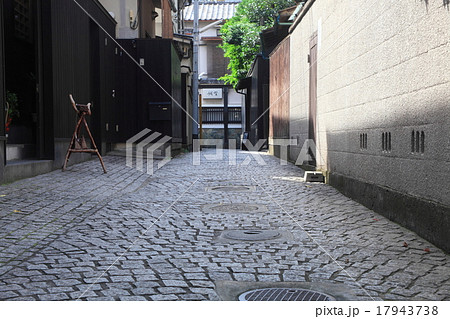 神楽坂の路地裏 石畳 の画像の写真素材