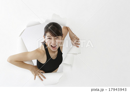 飛び出す女性　　 17943943