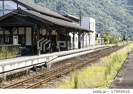 SL人吉号が止まる一勝地駅 17944016