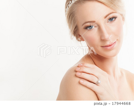 ブライダル・ビューティーショット 17944668