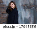若い女性 17945656