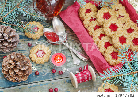 Cookies with jam 17947582
