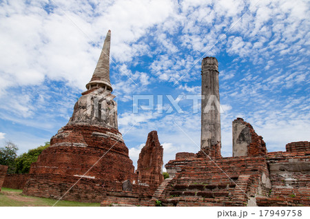Old pagoda at Ayuthaya, Thailand 17949758