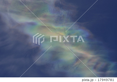 霧状雲に覆われた彩雲 17949781