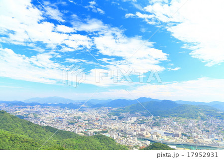 青空と街並みの風景(長崎県) 青空と街並みの風景(長崎県) 17952931