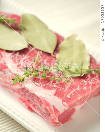 塩豚(縦位置) 塩豚(縦位置) 17953157