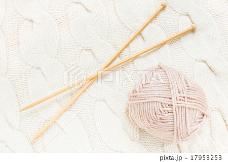手編み 毛糸玉 編み棒 手編み 毛糸玉 編み棒 17953253