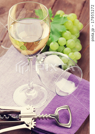White wine glass and grapes 17955272