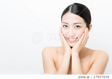 女性　スキンケアイメージ 17957050