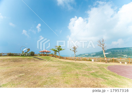 沖縄県　南城市　知念岬の風景 17957316
