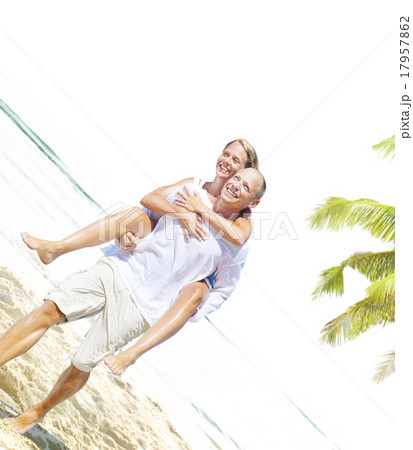 Honeymoon Couple Summer Beach Dating Concept Honeymoon Couple Summer Beach Dating Concept 17957862