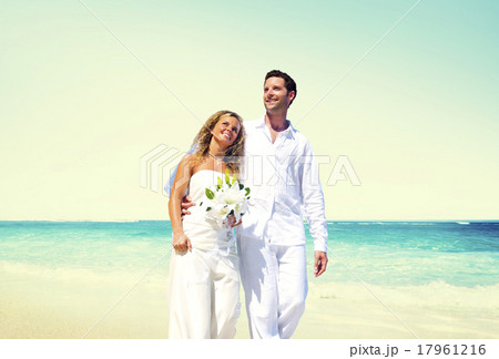 Honeymoon Couple Romantic Walking Summer Beach Concept 17961216