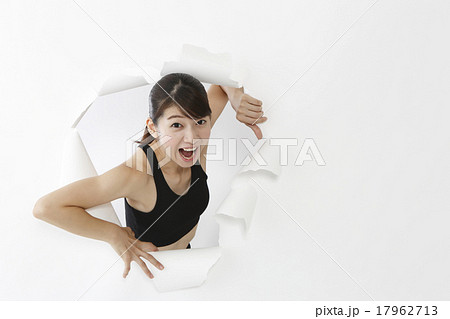 飛び出す女性　　　　　 17962713