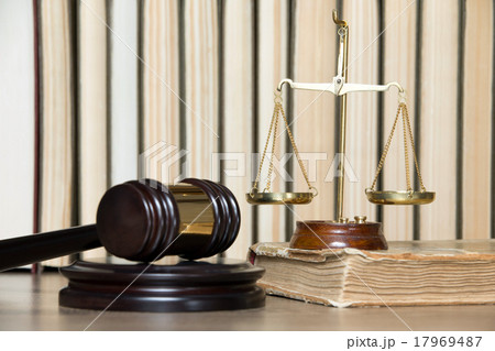wooden gavel and books 17969487
