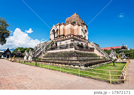 Wat Chedi Luang Wat Chedi Luang 17972171
