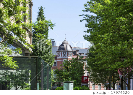 丸の内仲通りから望む東京駅 17974520