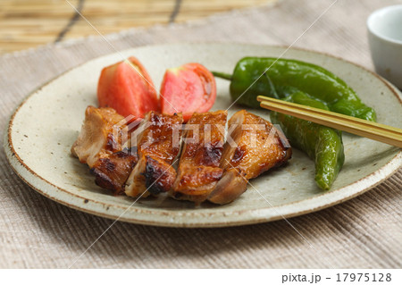 鶏肉の照り焼き 鶏肉の照り焼き 17975128