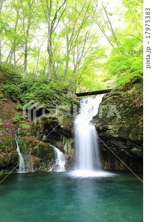 静寂の中に　魚止滝　2015初秋 17975383