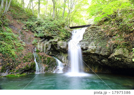 静寂の中に　魚止滝　2015初秋 17975386