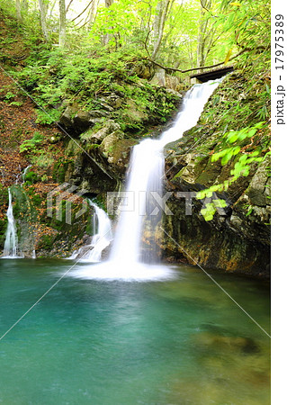 静寂の中に　魚止滝　2015初秋 17975389