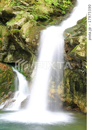 静寂の中に　魚止滝　2015初秋 17975390