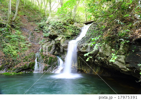 静寂の中に　魚止滝　2015初秋 17975391