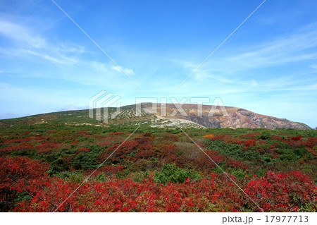 蔵王 御釜 馬の背 刈田岳 紅葉の写真素材