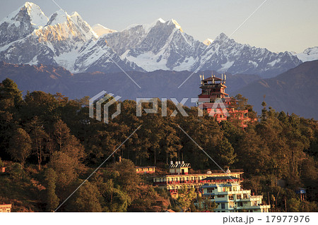 ネパール、ナガルコット村の朝 17977976