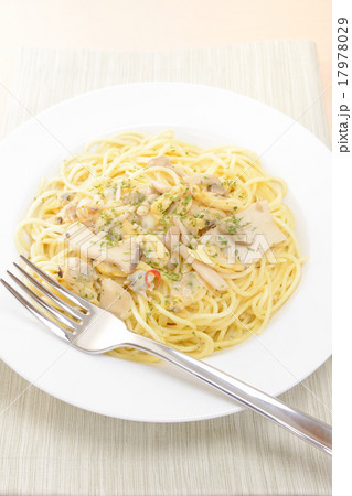おいしいあさりとキノコのボンゴレ おいしいあさりとキノコのボンゴレ 17978029