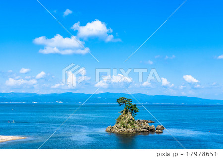 【富山県】雨晴海岸・女岩 【富山県】雨晴海岸・女岩 17978651