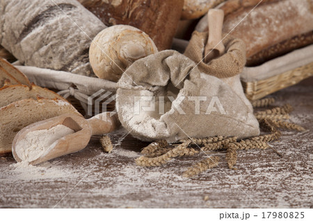 Freshly baked bread on the wooden Freshly baked bread on the wooden 17980825