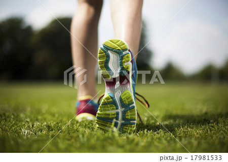 Running woman, Training and healthy lifestyle 17981533