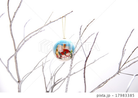 シルバーツリークリスマス. シルバーツリークリスマス. 17983385