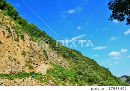 秋晴れの材木岩 17983491