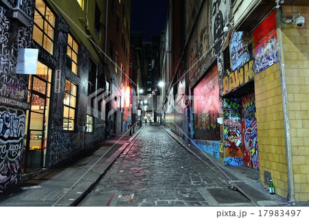 オーストラリア　メルボルンにある、Hosier Laneのグラフィティ 17983497