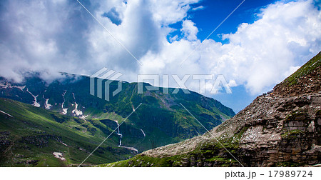 Rohtang La pass Traffic jam of cars 17989724
