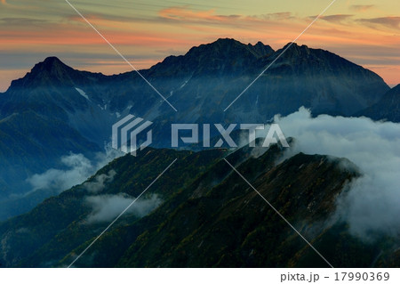 大天井岳から残照の穂高連峰 17990369