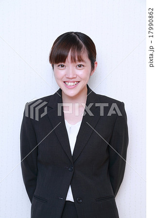 可愛い新入社員の女性の写真素材 17990862 Pixta