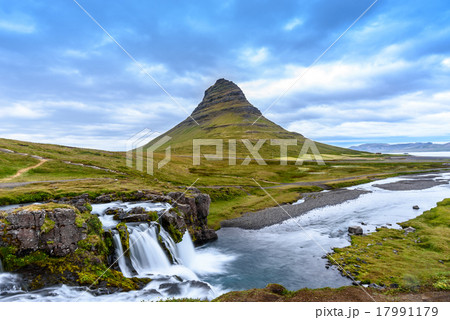 Kirkjufell mountain, Iceland 17991179