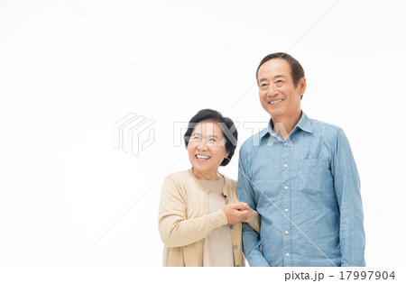 シニアの夫婦 シニアの夫婦 17997904