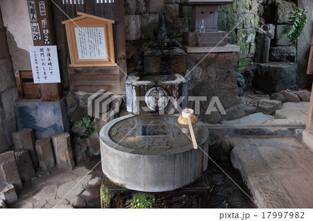 品川神社一粒万倍の泉 17997982