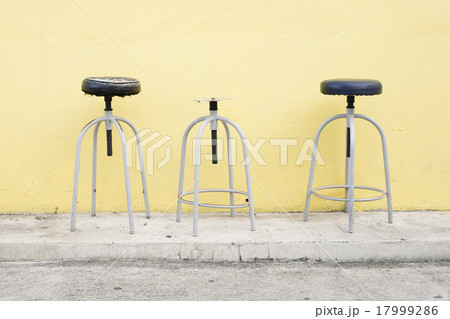 Broke one middle of two perfect high bar stool. Broke one middle of two perfect high bar stool. 17999286