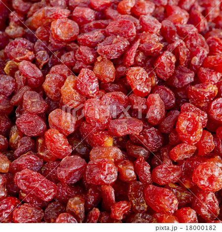 Dry raisin background 18000182