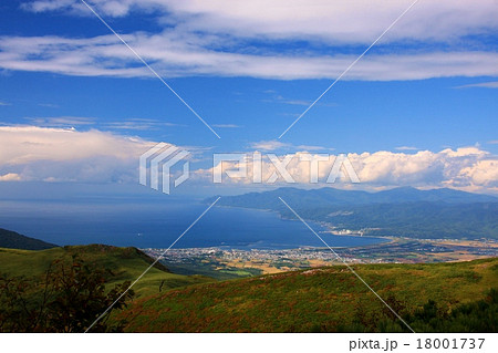 シャクナゲ岳から見る積丹半島の海岸線と日本海 18001737
