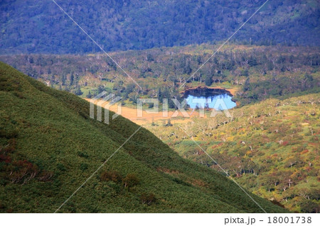 シャクナゲ岳から見下ろす神仙沼 18001738