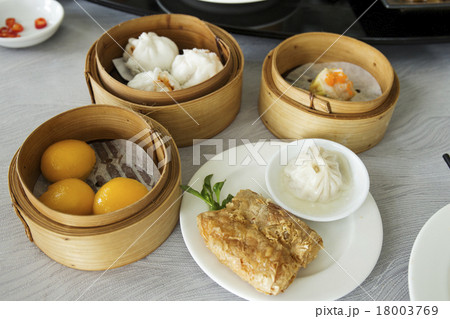 Group of stream Dim Sum chinese food 18003769