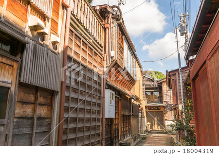 【石川県】金沢市・ひがし茶屋街の裏路地 18004319