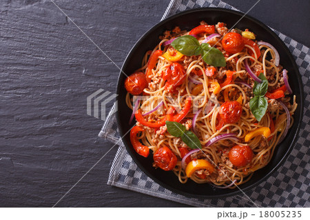 spaghetti with minced meat and vegetables top view spaghetti with minced meat and vegetables top view 18005235