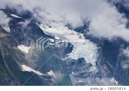 Snow and glacier in alpine mountains Snow and glacier in alpine mountains 18005814