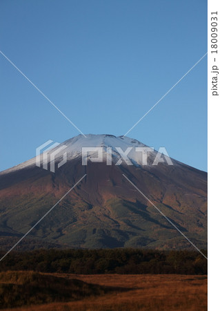 20151012梨ヶ原から冠雪した富士山 20151012梨ヶ原から冠雪した富士山 18009031